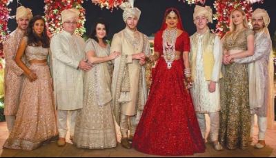 Denise Jonas with her family at Nick Jonas and Priyanka Chopra wedding in India